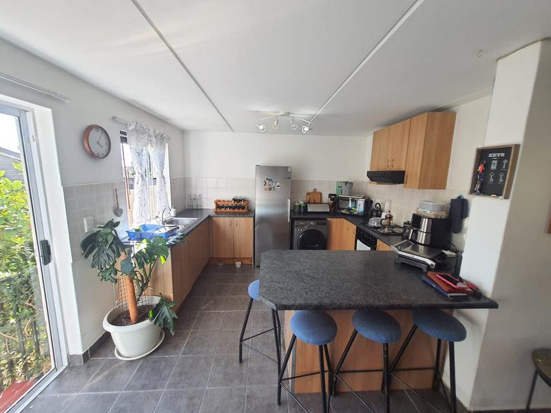 2 Bedroom Property for Sale in Gordons Bay Western Cape